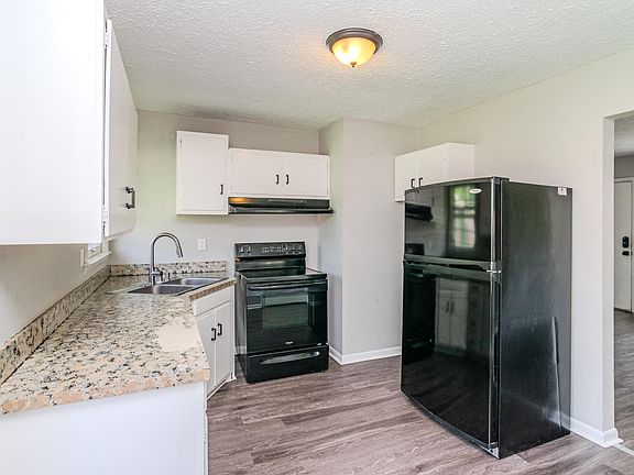 3rd image of 1825 Courtland Dr