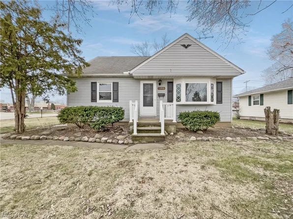 196 Sunrise Dr, Amherst, OH 44001