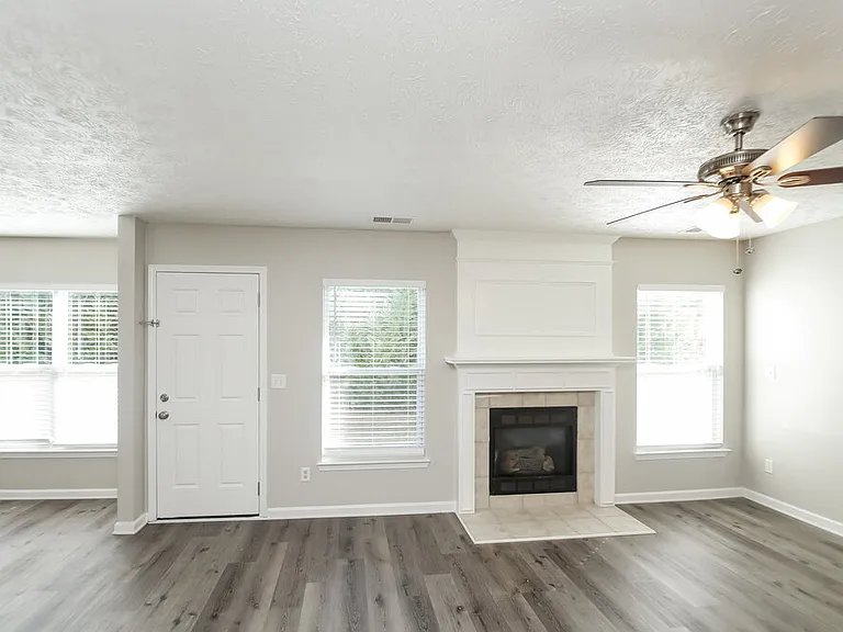 8202 Camp Hill Ct — Photo 4
