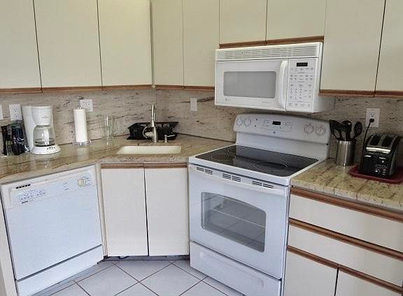 5th image of 5910 Morningstar Cir APT 305