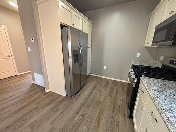 4th image of 414 N Lala St