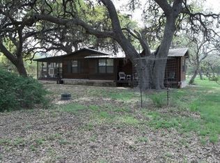 498 Robertson Ln, Leakey, TX 78873