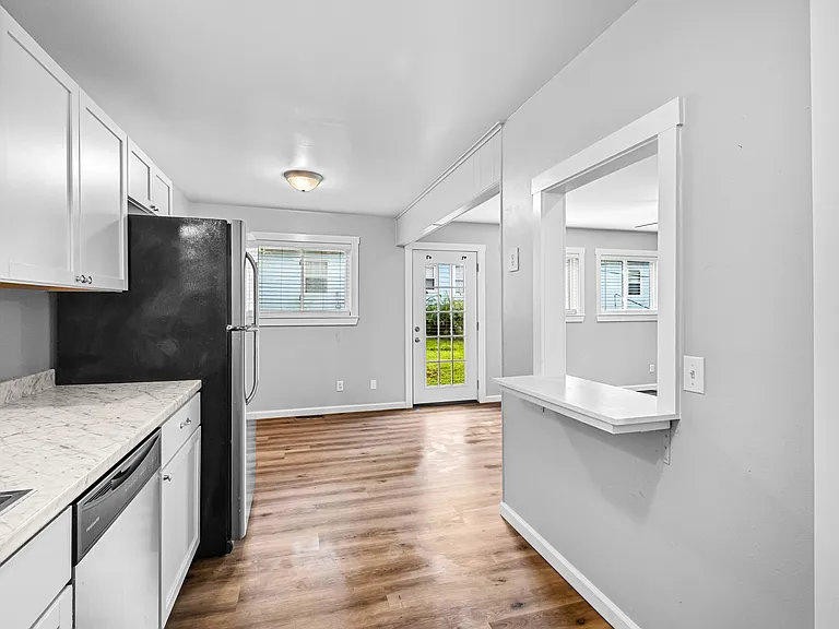 574 S Sang Ave #574 — Photo 9