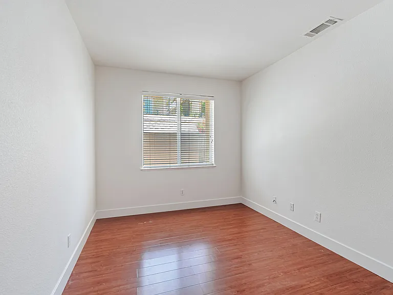 118 Copper Beech Gln — Photo 17