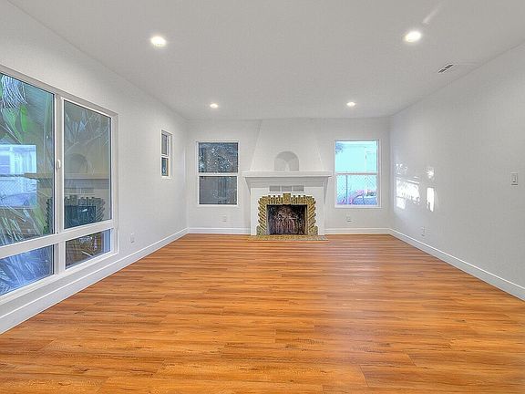 5th image of 3827 W 59th St