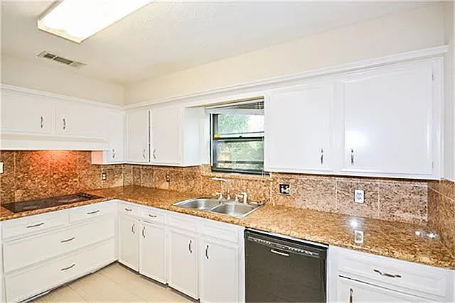 2814 Field Line Dr — Photo 17