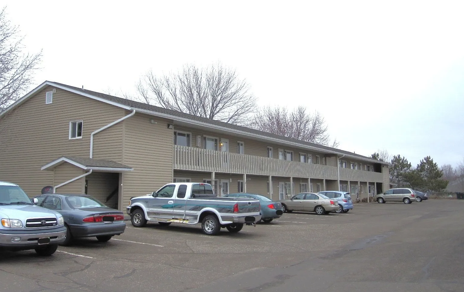 2 bed, 750 sqft, $1,025 — Photo 1