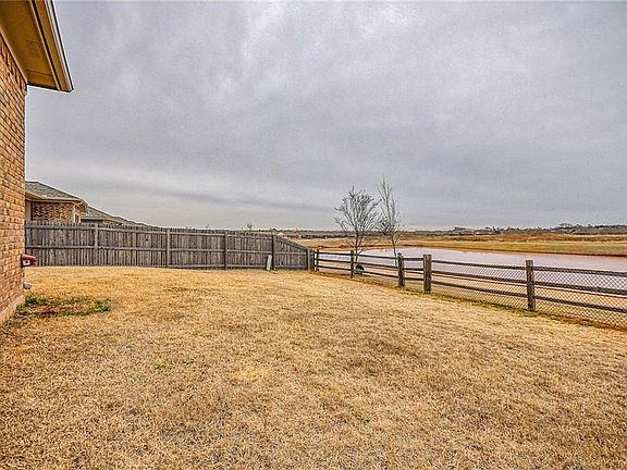 3rd image of 3105 Montane Dr