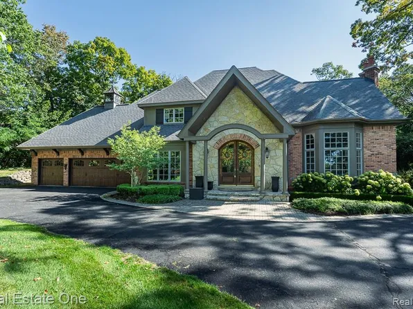 1772 Berwick Ln, Lake Orion, MI 48362