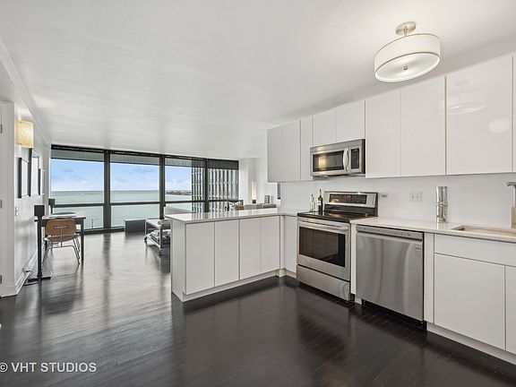 4th image of 900 N Lake Shore Dr #817