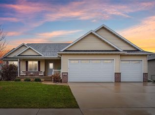 1555 Hunters Green Way, Marion, IA 52302