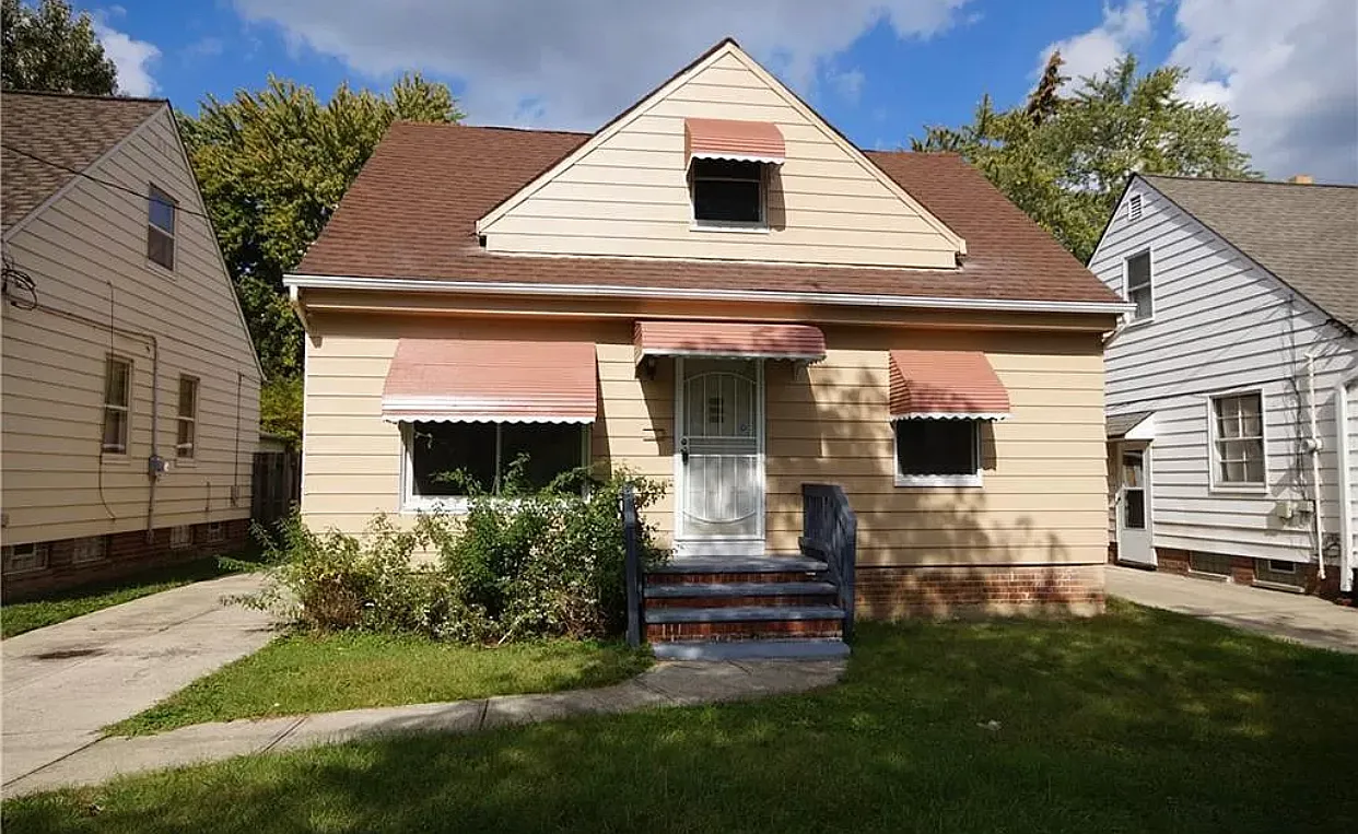 15713 Rockside Rd photo 1
