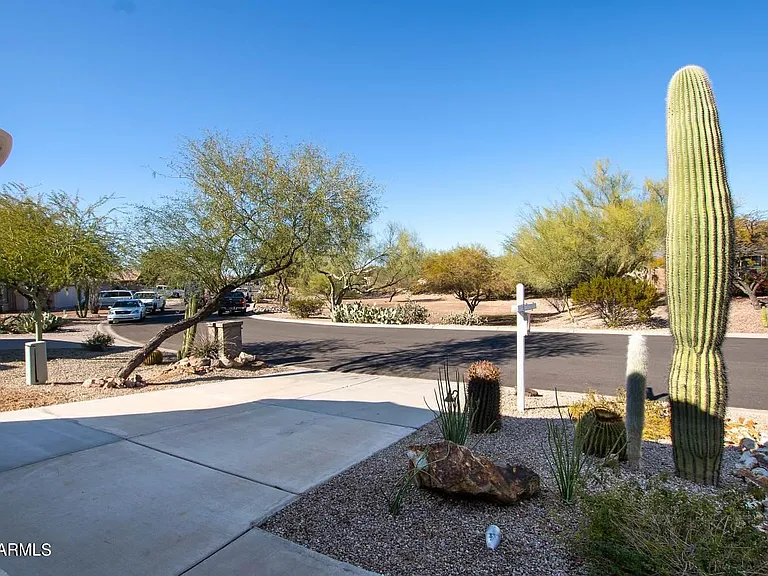 6494 S Foothills Dr — Photo 40
