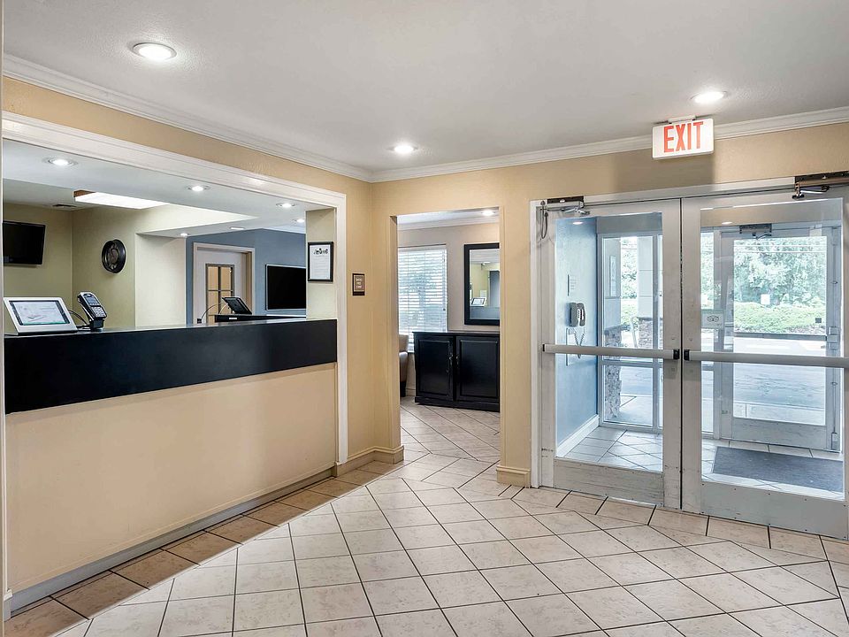 Lobby and Guest Check-in