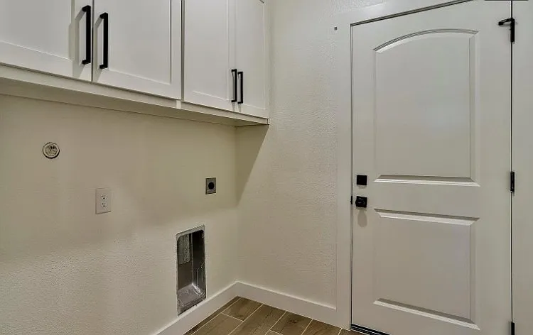 220 Jones St — Photo 8