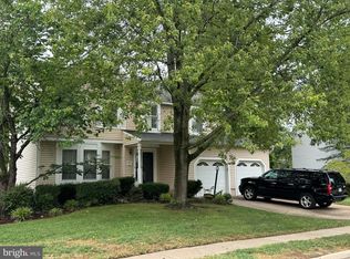 12816 New Parkland Dr, Herndon, VA 20171