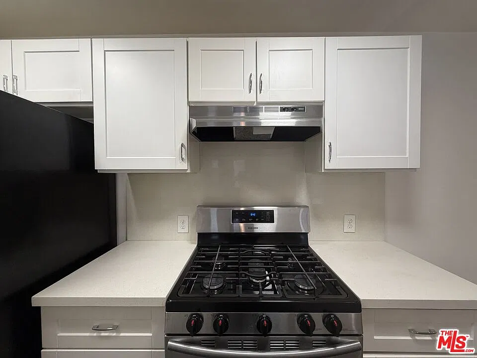 1 bed, 1.0 bath, $1,800 — Photo 2