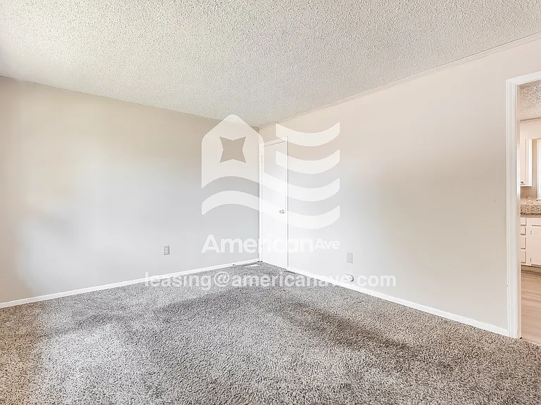 528209_005_living_room_13730583.jpg