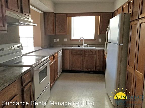 4th image of 415 Village Ct