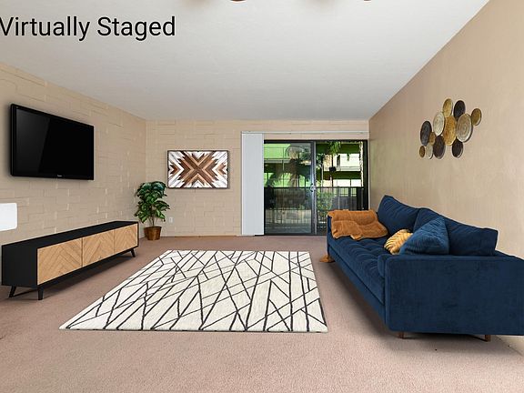 3rd image of 931 N Euclid Ave #113