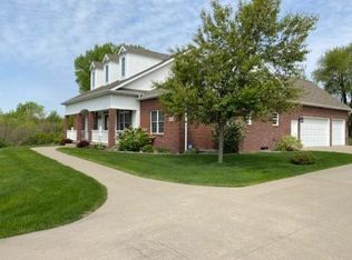 2615 Anna Elizabeth Ln, Muscatine, IA 52761