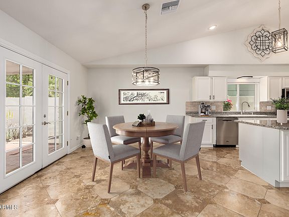 3rd image of 2622 E LARKSPUR Drive