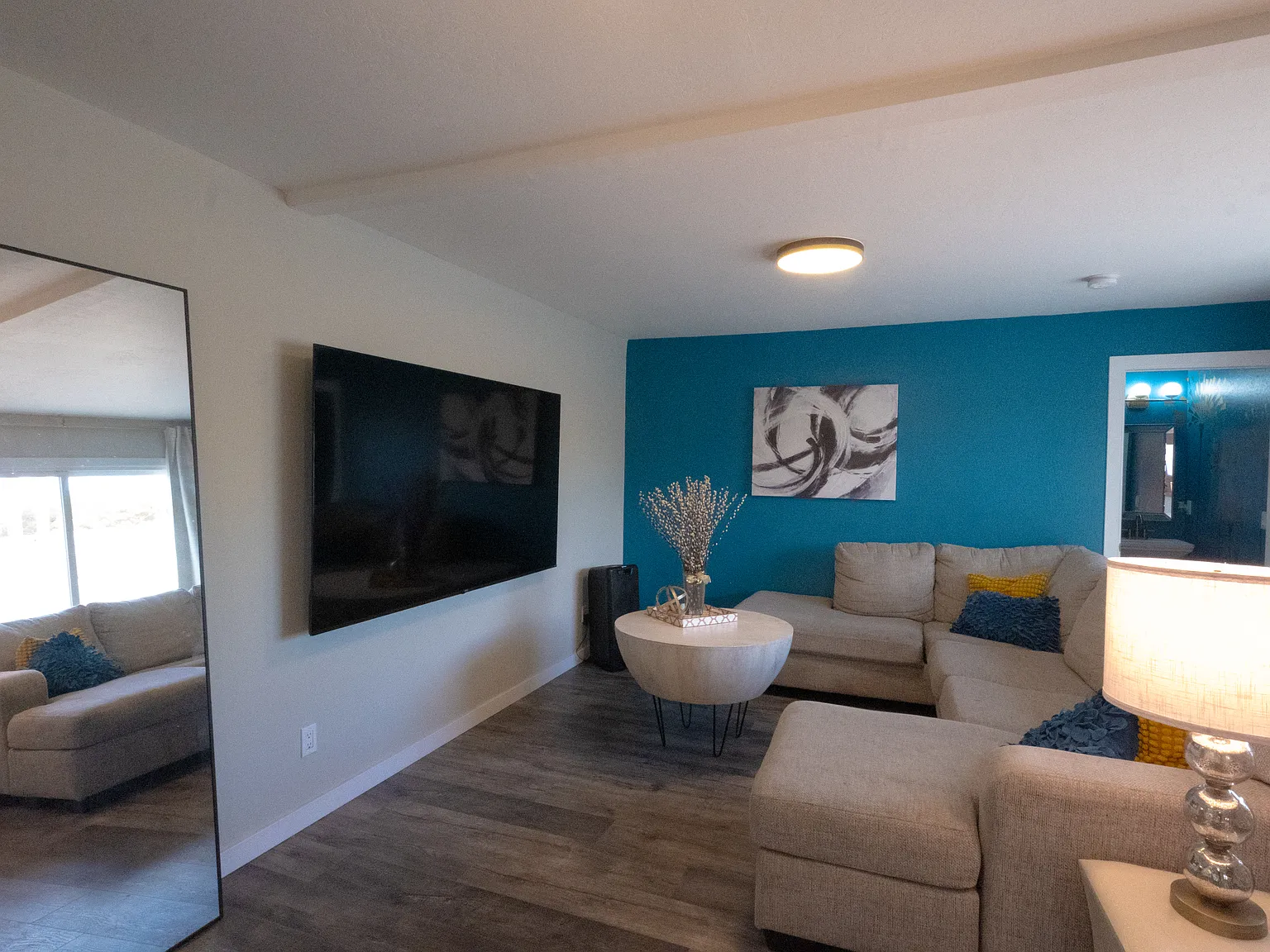2 bed, 1.5 bath, 925 sqft, $2,350 — Photo 3