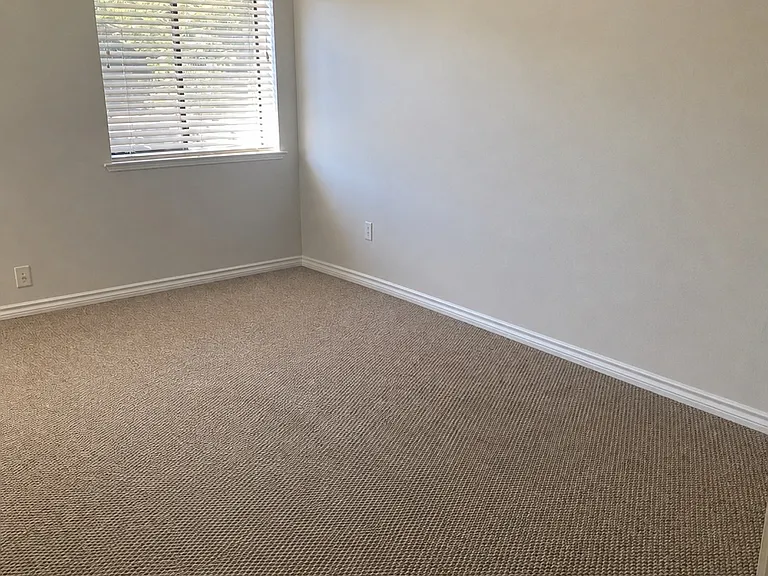 405 Creekside Ln — Photo 9