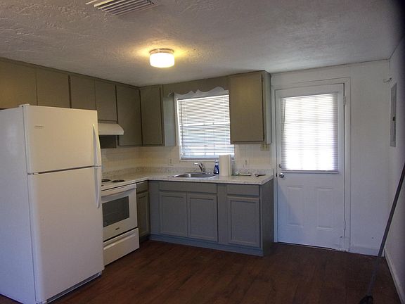 3rd image of 1154 NE 1st St #1154