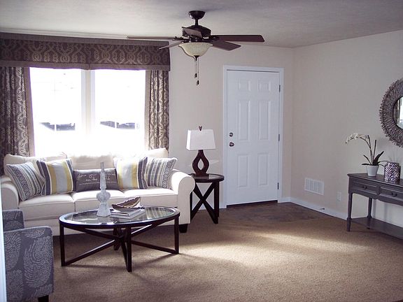 5th image of 25807 Hanover Dr