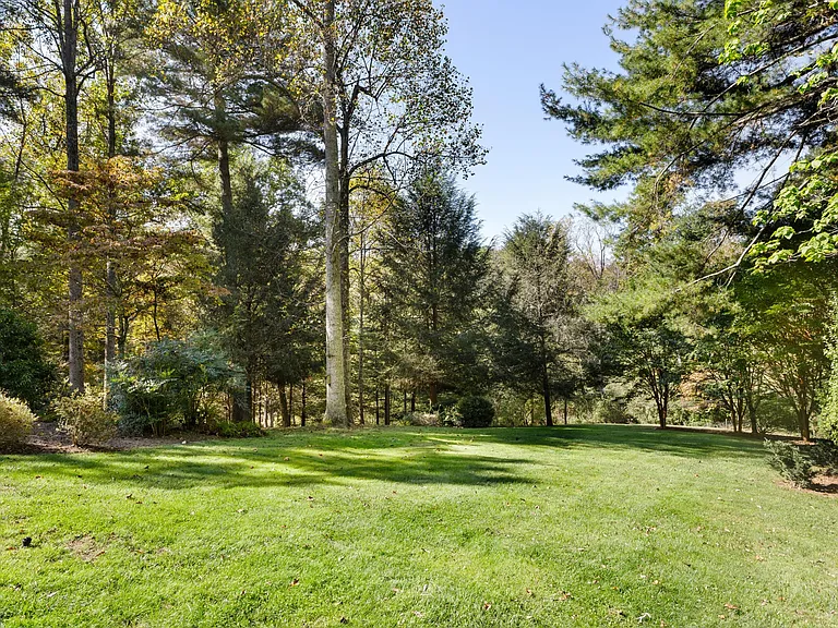 321 Vanderbilt Rd — Photo 36