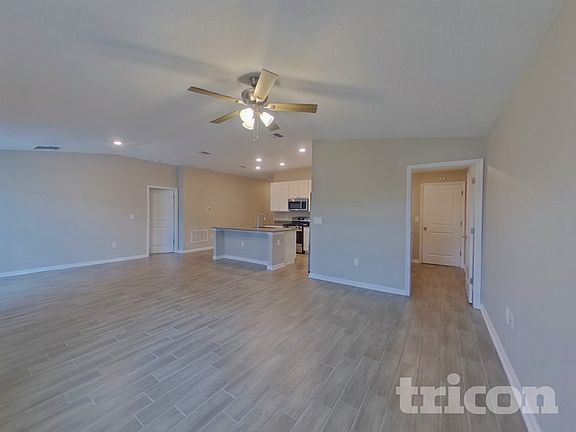 3rd image of 9496 Revere Ave