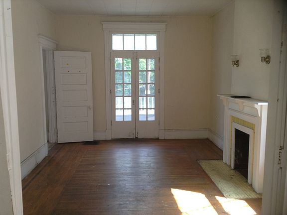 4th image of 223 Forest Ave