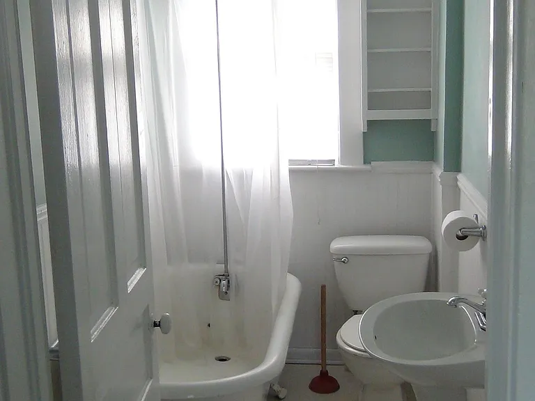 bathroom with claw foot tub