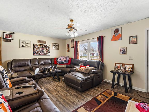 3rd image of 8423 Athens Ct