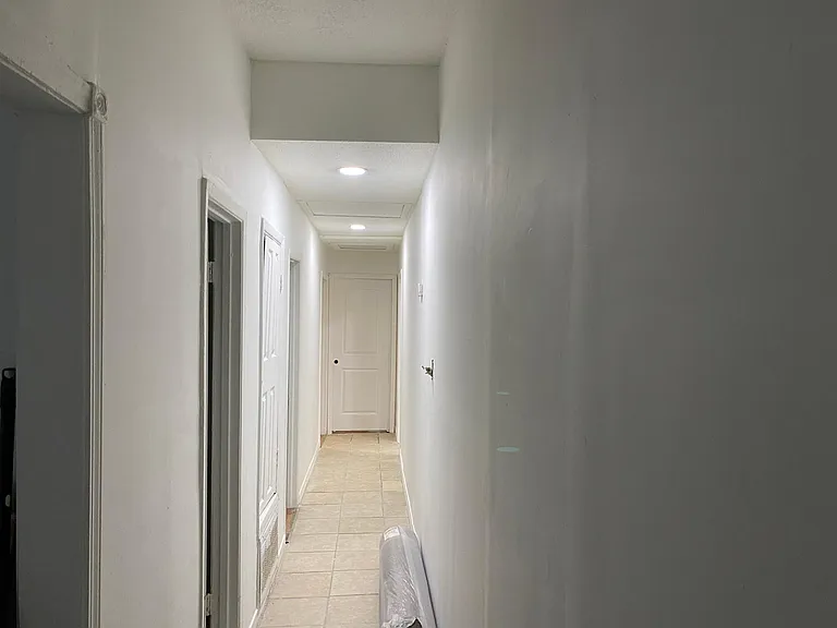 Agnes St — Photo 17