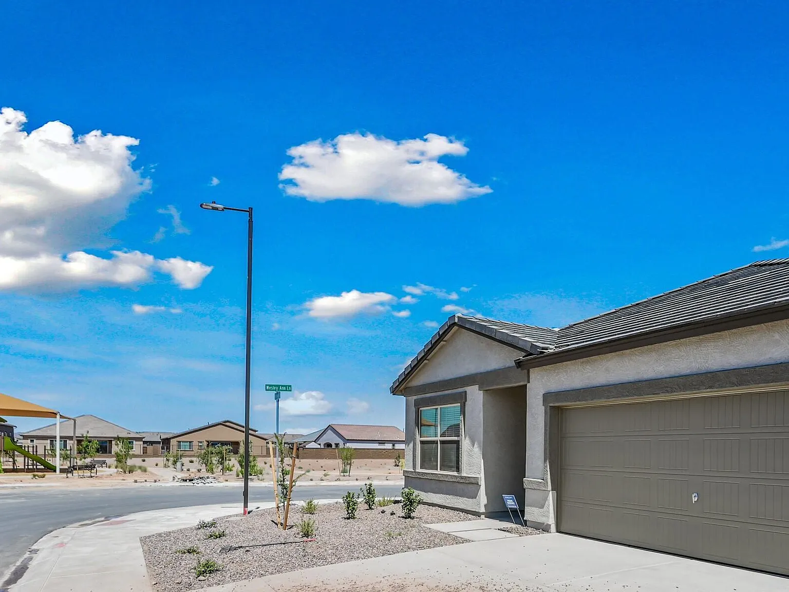 4 bed, 3.0 bath, 1912 sqft, $1,895 — Photo 2