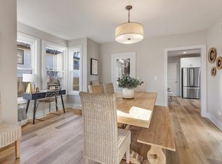 328 N 5th St #200, Geneva, IL 60134