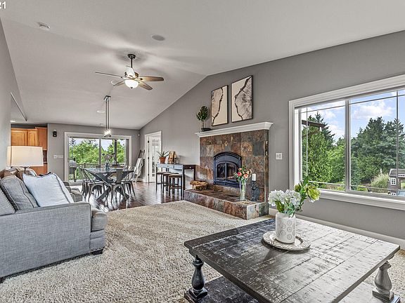 4th image of 165 Luxury Ln