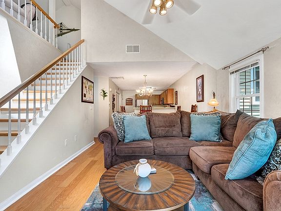 4th image of 202 Allerton Commons Ln #202