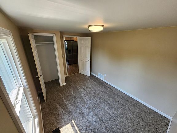 5th image of 715 Commercial Ave N
