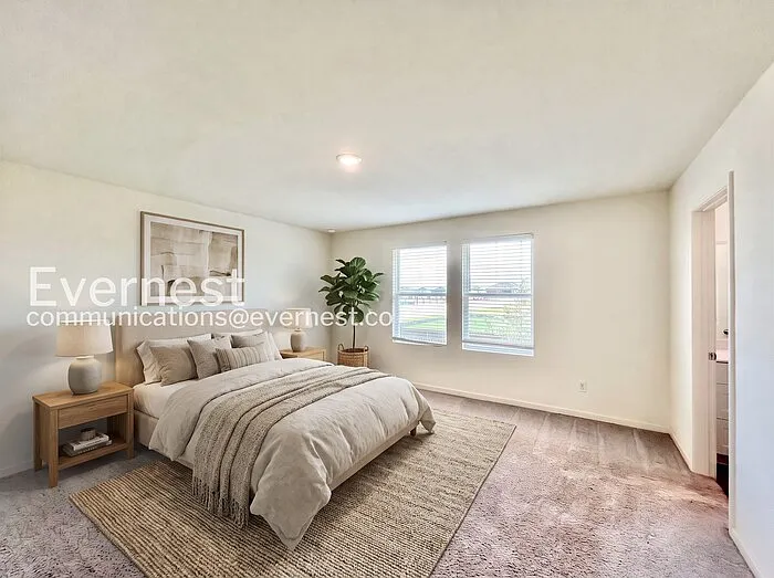 5 bed, 3.0 bath, 2616 sqft, $2,495 — Photo 4