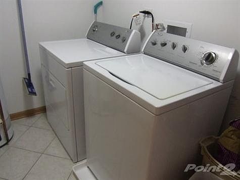 2nd image of 10337 Parkside Ave APT 1b