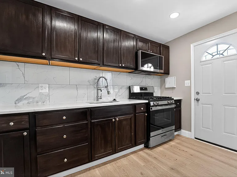 643 S Wickham Rd — Photo 10