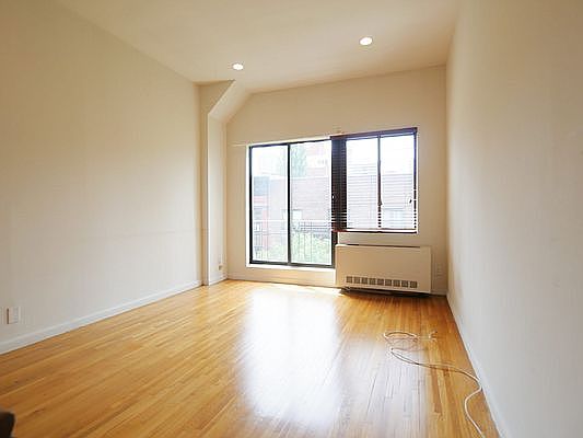 2nd image of 315 E 85th St APT 6B