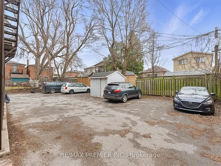 9 Bracebridge Ave #LOWER — Photo 10
