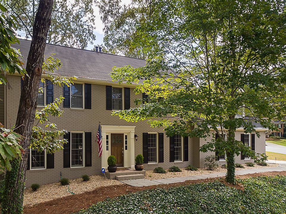 1st image of 400 Bellflower Ct