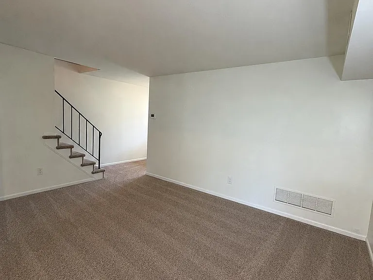 70 Orchard Ct — Photo 3