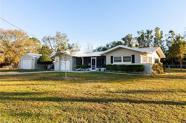 1st image of 1086 Laurel Dr
