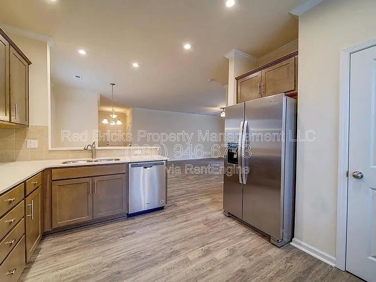 7015 Thornrose Dr — Photo 9